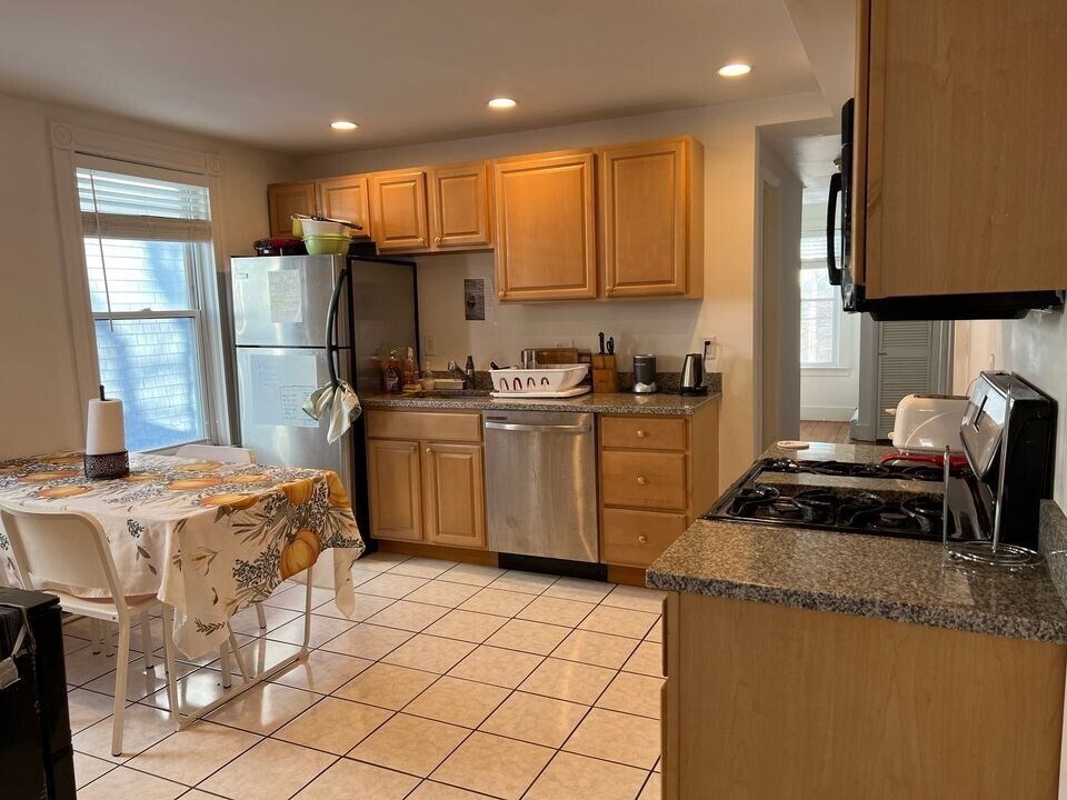 30 Brackett St in Boston, MA - Building Photo