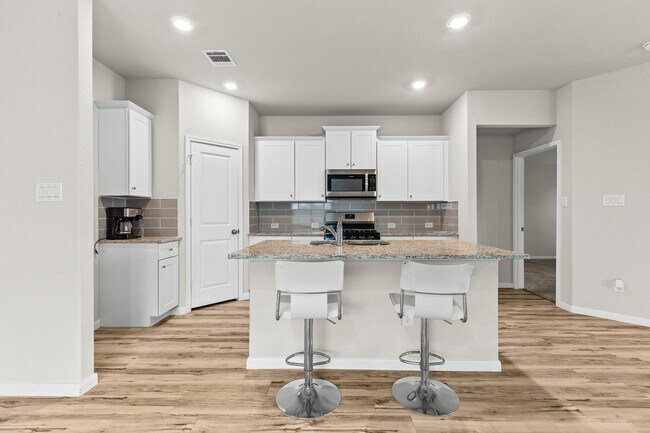 15011 Maskette Ave in San Antonio, TX - Building Photo - Building Photo