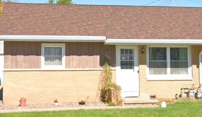 1080 Holly Ct in Neenah, WI - Building Photo - Building Photo