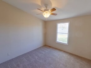 2320 E MacArthur Rd in Wichita, KS - Building Photo - Building Photo