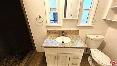 3212 De Witt Dr in Los Angeles, CA - Building Photo - Building Photo