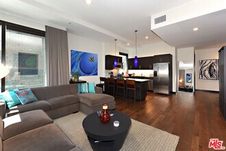 655 S Hope St in Los Angeles, CA - Building Photo - Building Photo