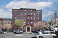 75 Grant Ave in Brooklyn, NY - Foto de edificio - Building Photo