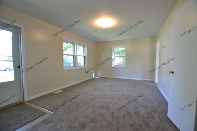 110 Edison Rd in Joliet, IL - Building Photo - Building Photo