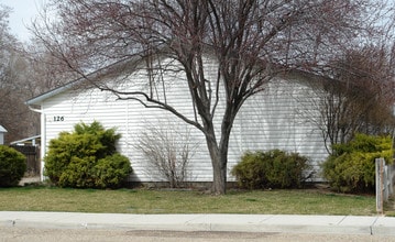124-126 Delaware Ave in Nampa, ID - Foto de edificio - Building Photo