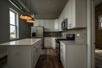 1758 W. 21st Pl. / 2115 S. Wood St. in Chicago, IL - Foto de edificio - Building Photo