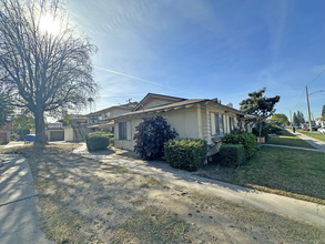 1550 E Benmore Ln in Anaheim, CA - Building Photo - Building Photo