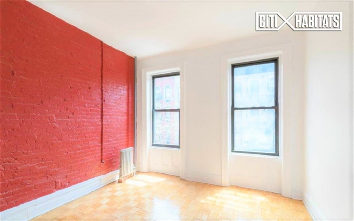 217 E 83rd St-Unit -4B in New York, NY - Building Photo