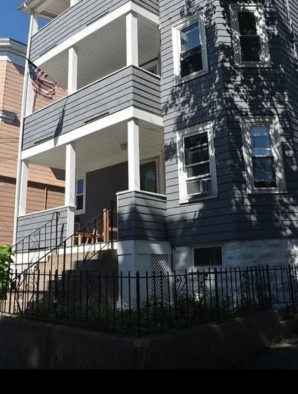 11 Heath St in Somerville, MA - Foto de edificio - Building Photo