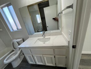 8240 Summer Falls Cir in Sacramento, CA - Foto de edificio - Building Photo