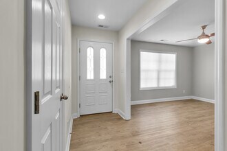 110 Delanie Way in New Bern, NC - Building Photo - Building Photo