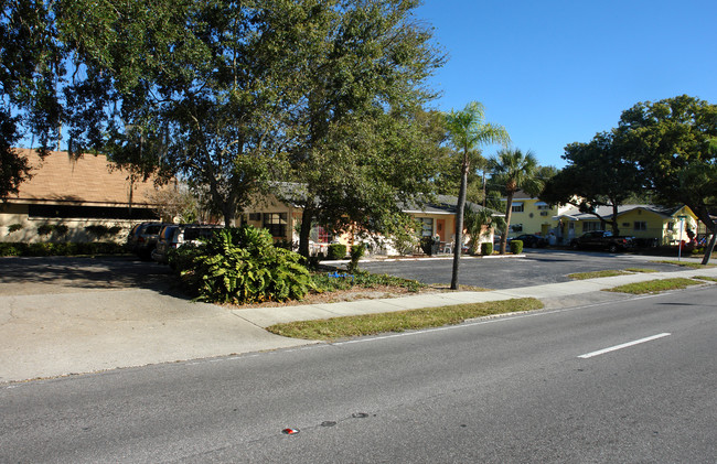 Kenwood Villas in St. Petersburg, FL - Foto de edificio - Building Photo