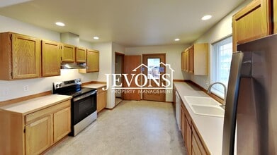 7301 W Chestnut Ave in Yakima, WA - Building Photo - Building Photo