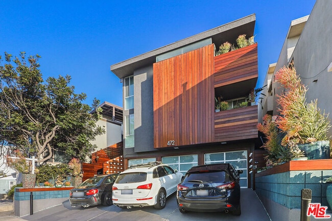 472 Rosecrans Ave in Manhattan Beach, CA - Building Photo - Building Photo