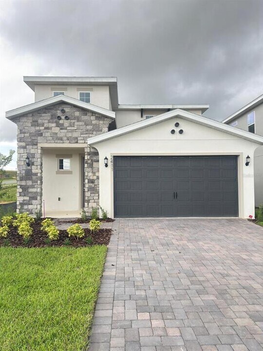 2411 Juniper Berry Dr in Clermont, FL - Building Photo