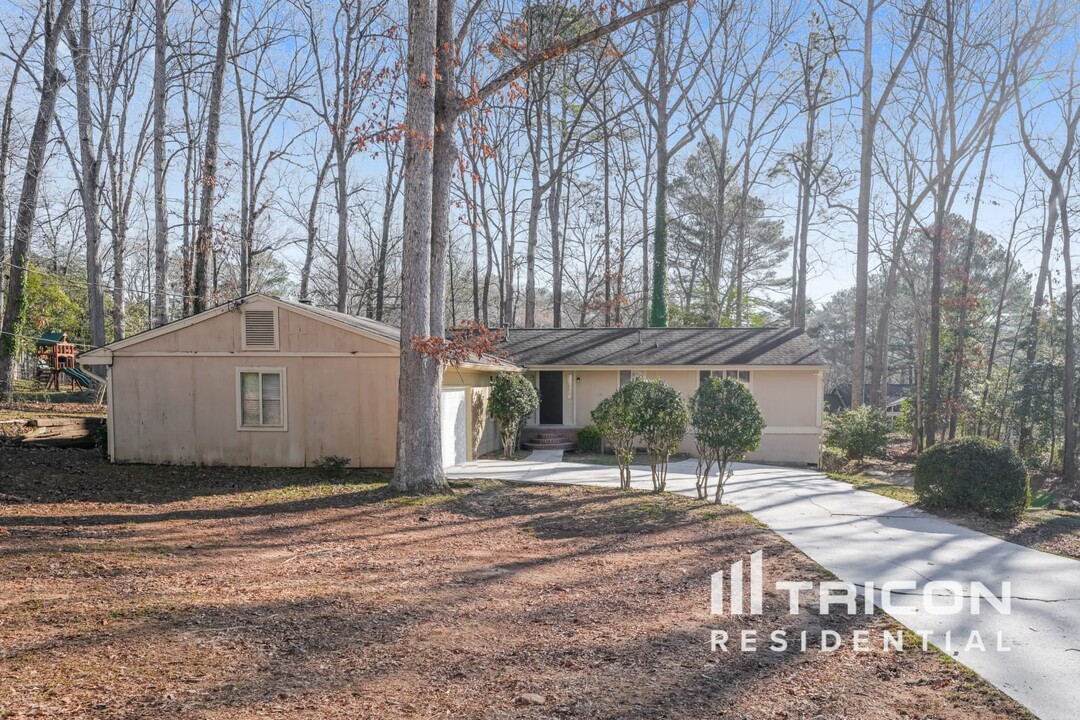 3660 Bramblevine Cir in Stonecrest, GA - Building Photo