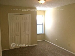 8005 Weather Vane Dr in Jacksonville, FL - Foto de edificio - Building Photo