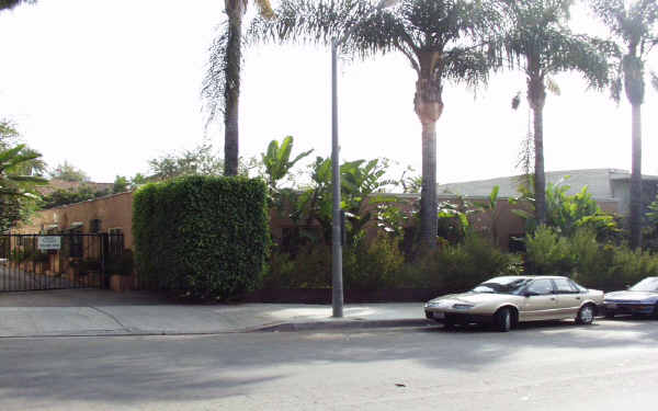 1334-1336 N Laurel Ave in West Hollywood, CA - Building Photo