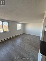 7555 Goreway Dr in Mississauga, ON - Building Photo