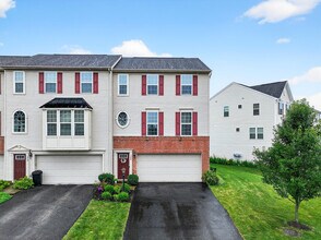 380 Sunrise Dr in Carnegie, PA - Foto de edificio - Building Photo