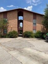 2222 Mission Hill Dr in Austin, TX - Building Photo