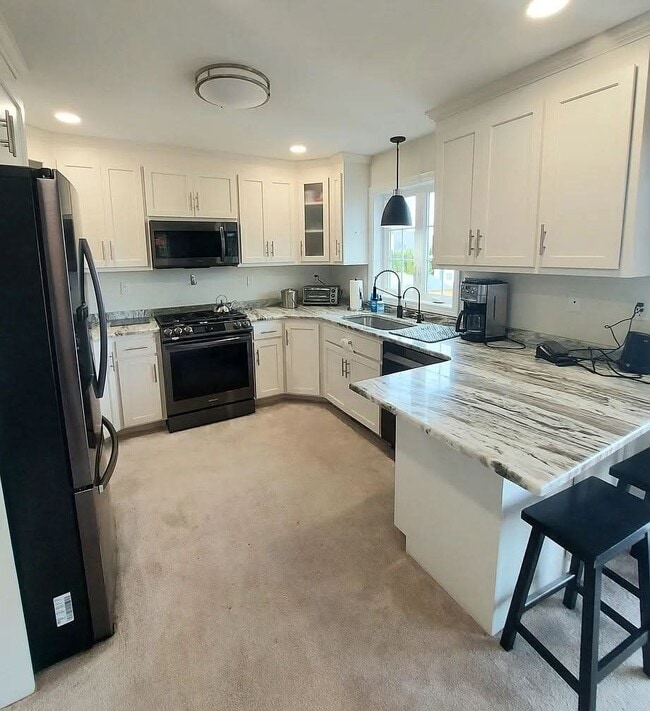 property at 190 Avery Shr