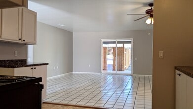 42405 Iowa st, Unit 42405 Iowa St. #1 in Palm Desert, CA - Foto de edificio - Building Photo