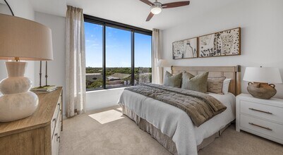 6255 W Northwest Hwy in Dallas, TX - Building Photo - Building Photo