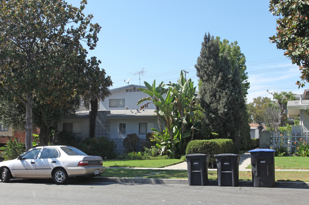 703 E Magnolia Blvd in Burbank, CA - Building Photo