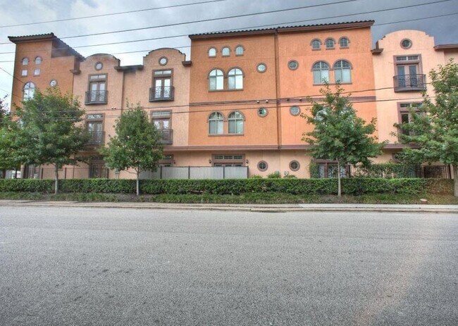 property at 806 Jackson Hill St