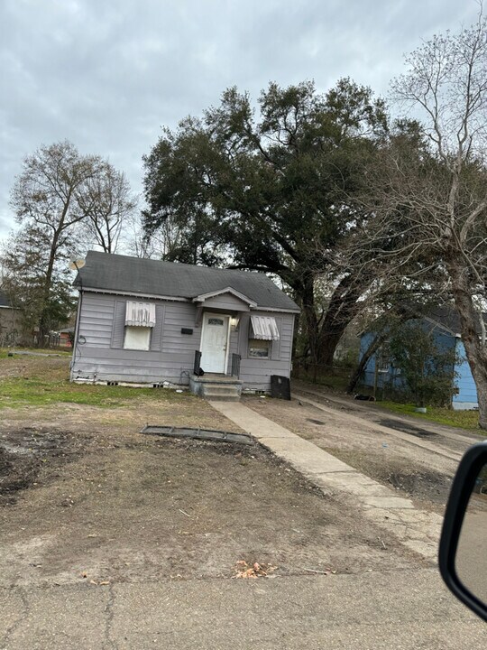 5223 Bradley St in Baton Rouge, LA - Building Photo