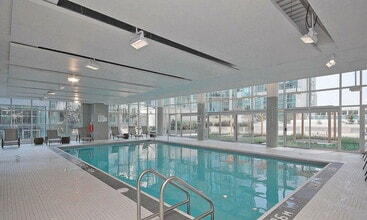 225 Webb Dr in Mississauga, ON - Building Photo - Building Photo