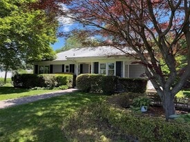 135 Worthington Rd in White Plains, NY - Building Photo