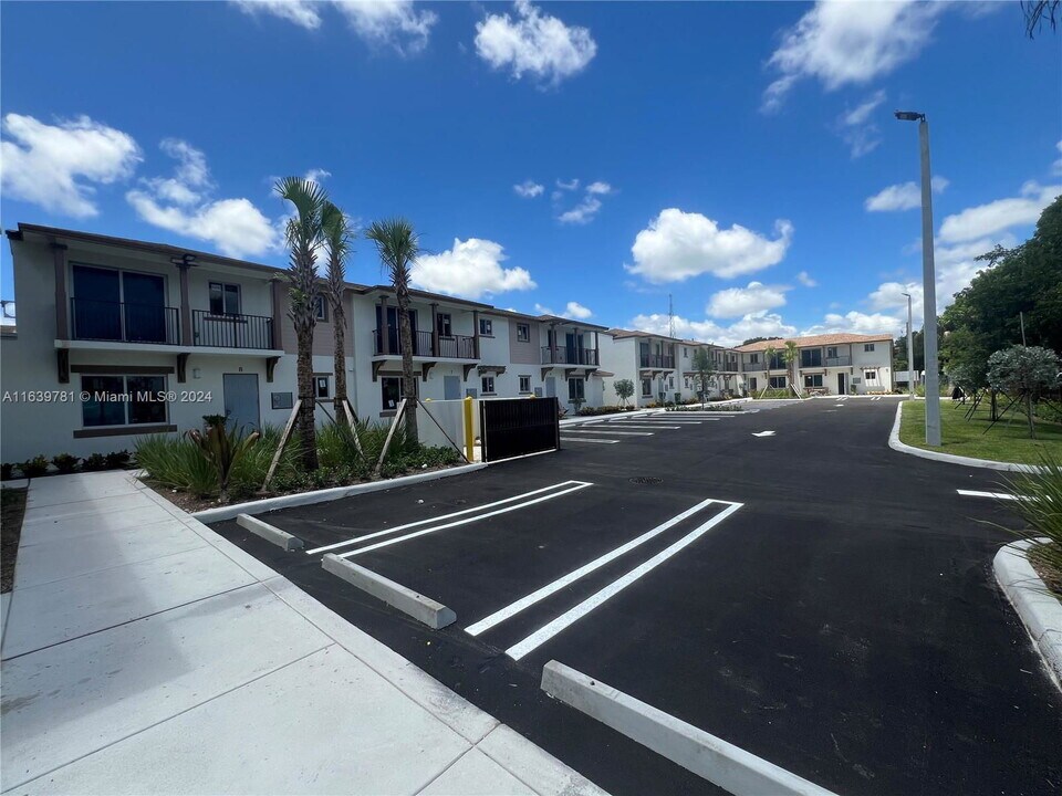 199 Redland Rd-Unit -B1 in Homestead, FL - Building Photo
