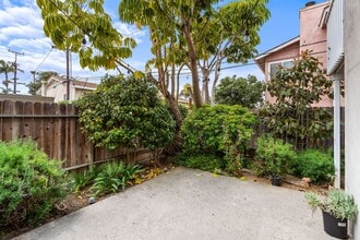 105 Avenida Carmelo in San Clemente, CA - Building Photo - Building Photo