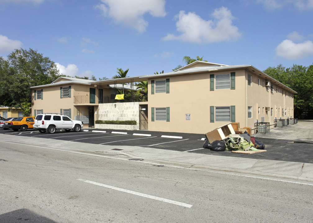 12155 NE 6th Ave in Miami, FL - Foto de edificio