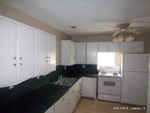 2305 27th St in Lubbock, TX - Building Photo - Building Photo