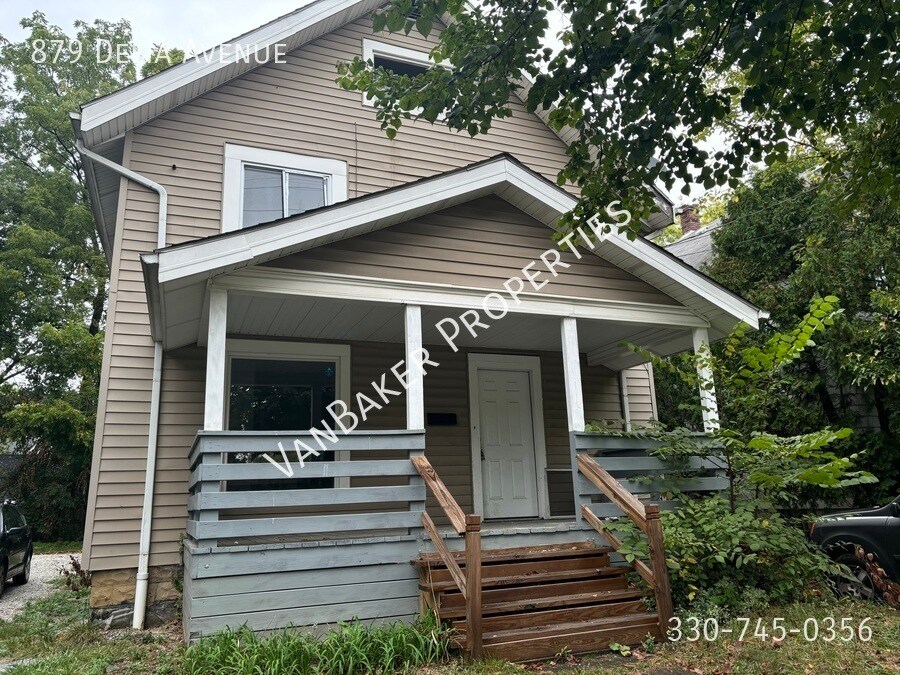 879 Delia Ave in Akron, OH - Building Photo