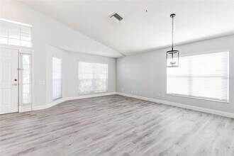 29806 Morningmist Dr in Zephyrhills, FL - Building Photo - Building Photo