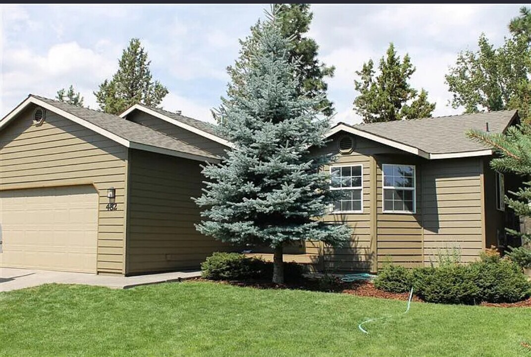 482 SW Forest Grove Dr in Bend, OR - Building Photo