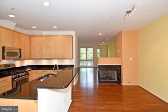 1628 N Rhodes St in Arlington, VA - Building Photo - Building Photo