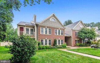 12002 Ridge Knoll Dr in Fairfax, VA - Building Photo