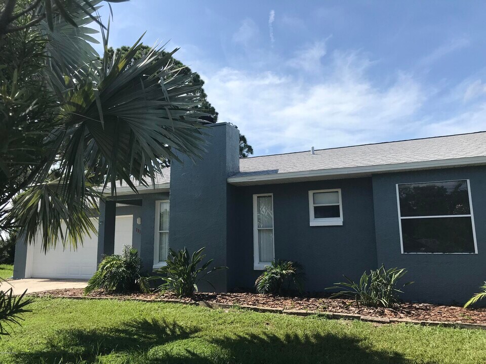 111 Lura Ln in Merritt Island, FL - Building Photo