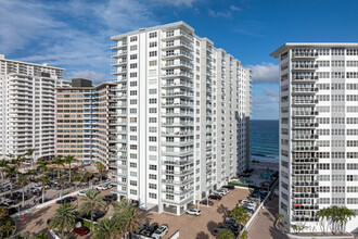 Regency South in Fort Lauderdale, FL - Building Photo - Building Photo