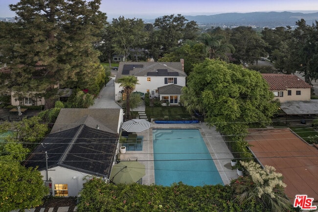 881 Cumberland Rd in Glendale, CA - Building Photo - Building Photo