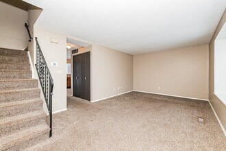 5877 Taylorsville Rd in Huber Heights, OH - Building Photo - Building Photo