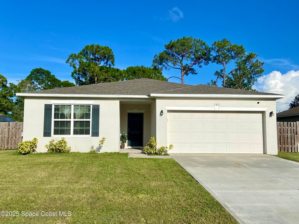 183 Copenhaver Ave NE in Palm Bay, FL - Building Photo