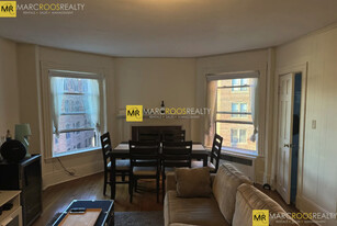 910 Beacon St, Unit 4 in Boston, MA - Building Photo - Building Photo