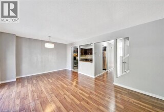 6530 Glen Erin Dr in Mississauga, ON - Building Photo - Building Photo