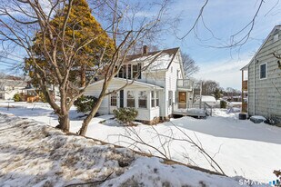 32 Bartlett Ave in Norwalk, CT - Building Photo